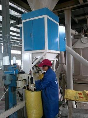 專業磷肥肥料自動定量包裝機,江西省藍光機電設備,0791-88175188
